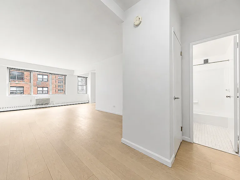 245 E 80th St #10G — Photo 5