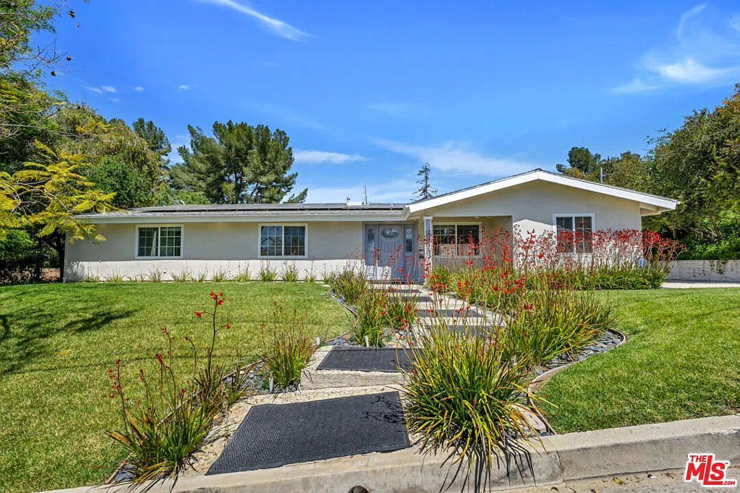 4 bed, 2.0 bath, 1928 sqft, $6,495 — Photo 2