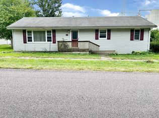 202 E North St, Colfax, IL 61728