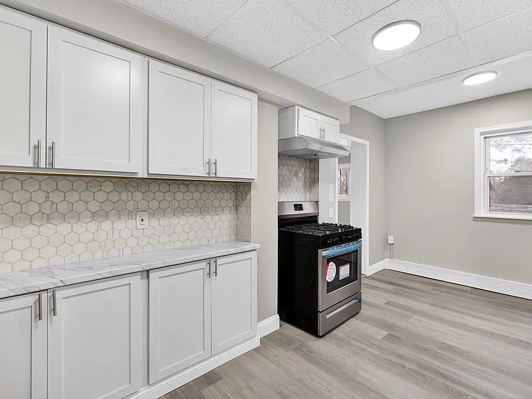 21007 Gardenview Dr — Photo 7