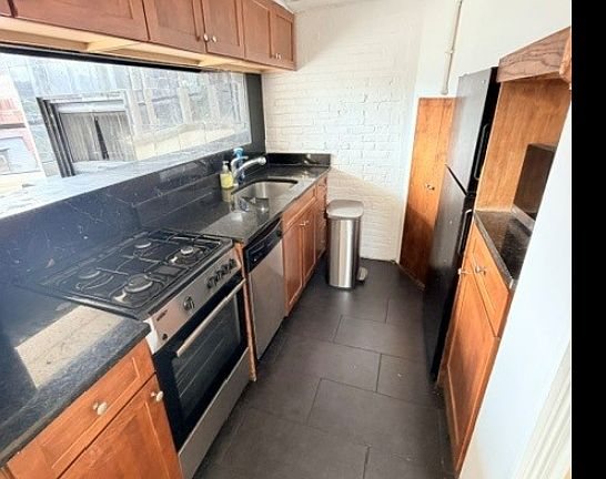 3rd image of 109 Beacon St APT 2