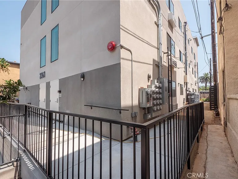 2341 Sheridan St — Photo 19