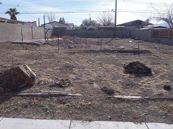 3rd image of 214 Navajo Dr