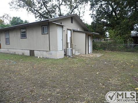 3rd image of 1406 Kendalia Ave