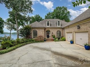 16133 N Point Rd, Huntersville, NC 28078