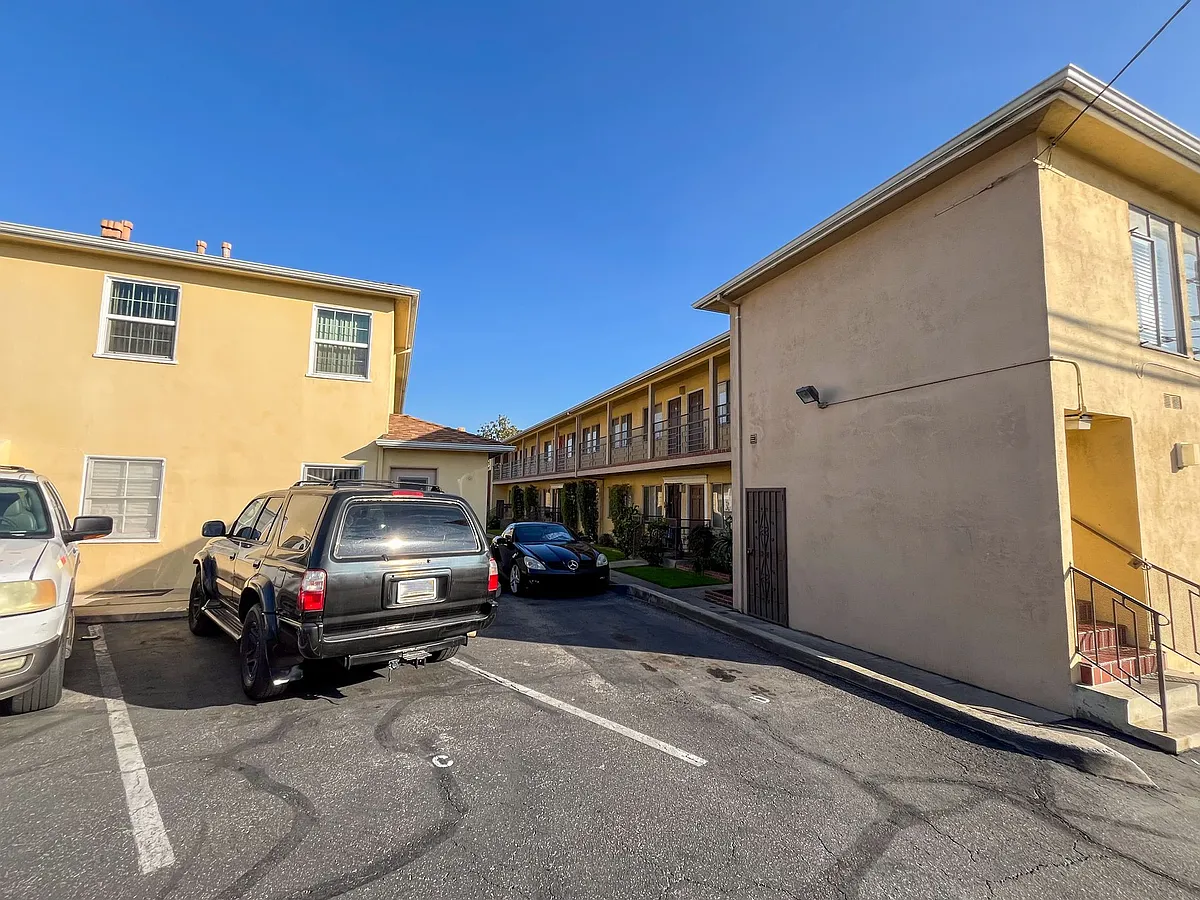 Building Photo - 5919-5925 Crenshaw Blvd
