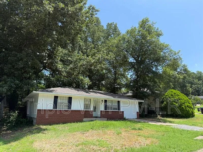 3 bed, 1.0 bath, $1,075 — Photo 3