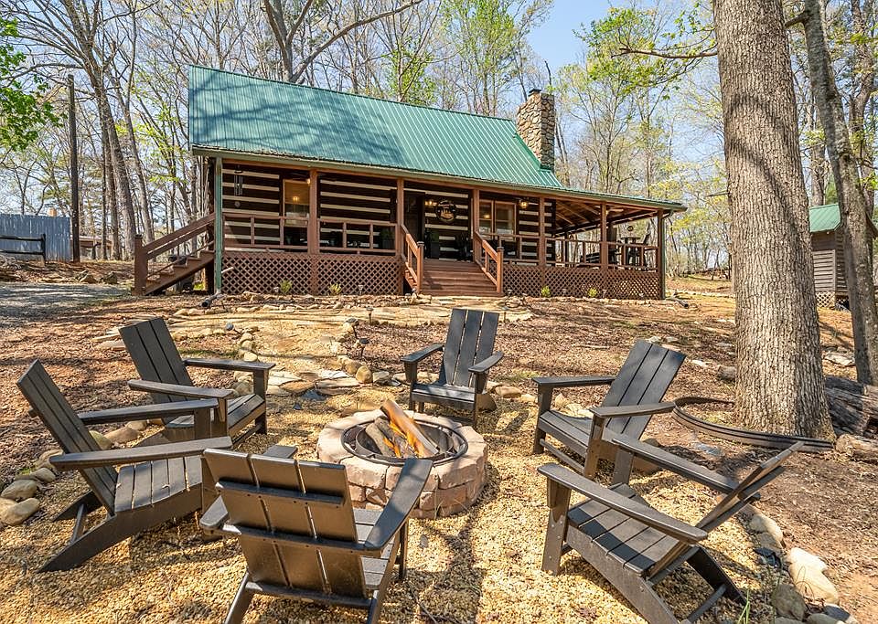 1st image of 33 Foxhound Dr