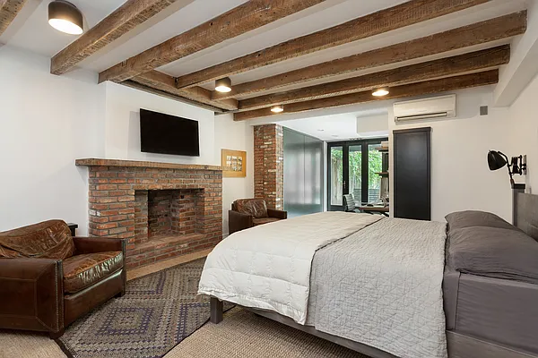 Sold by Compass | media 7