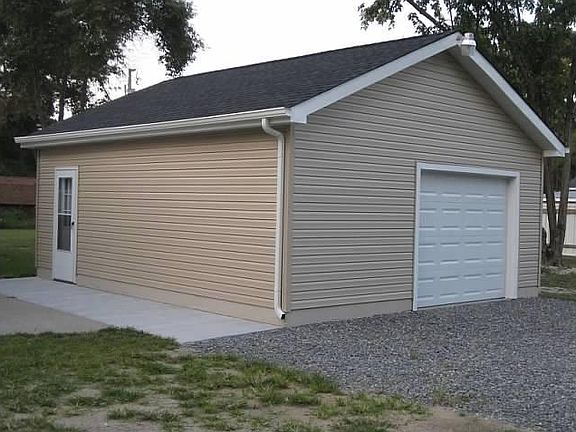 Detached Garage