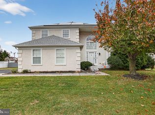 3 Horseshoe Dr, Burlington, NJ 08016