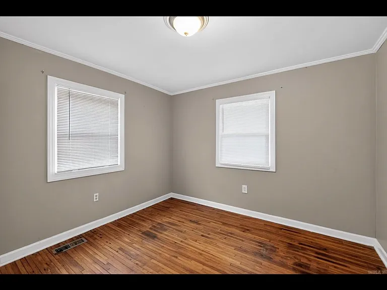 410 W 51st St — Photo 16