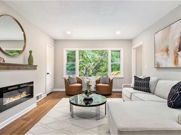 522 Stell Rd, Woodstock, GA 30188