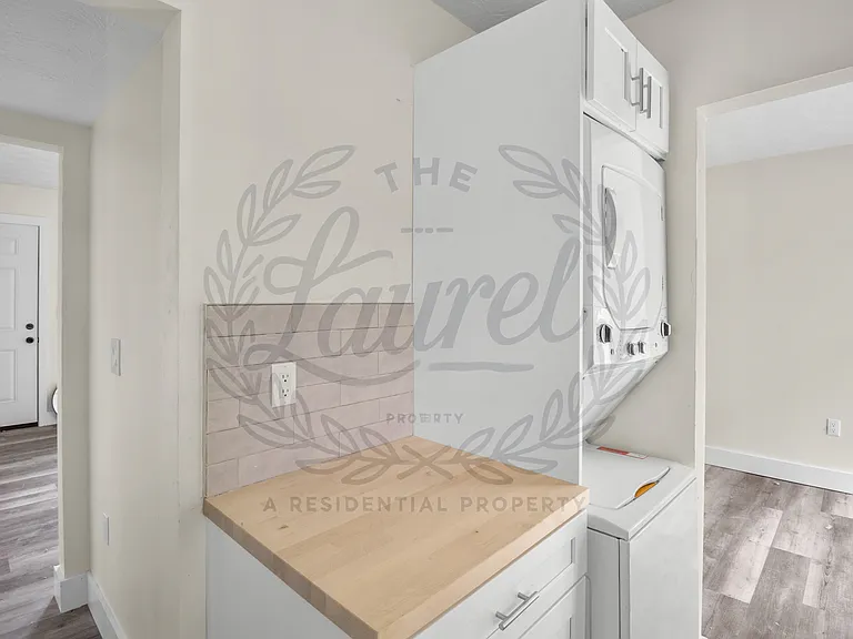 The Laurel — Photo 11