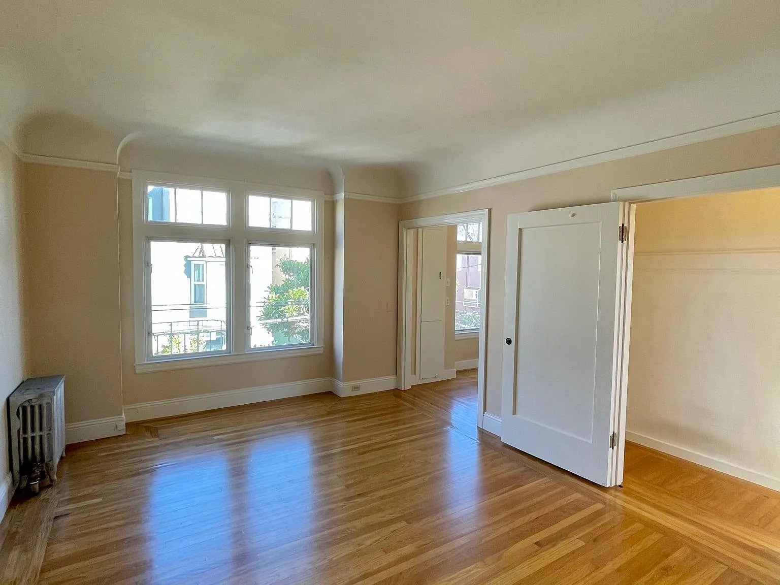 Studio, 400 sqft, $3,395 — Photo 3