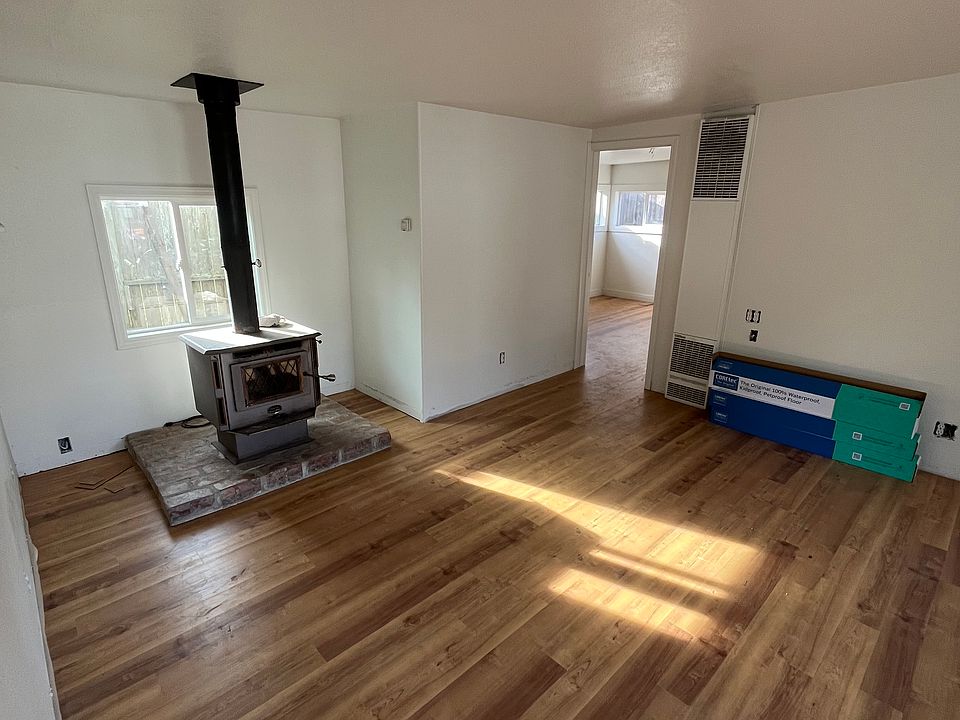 2nd image of 3990 Wellington St