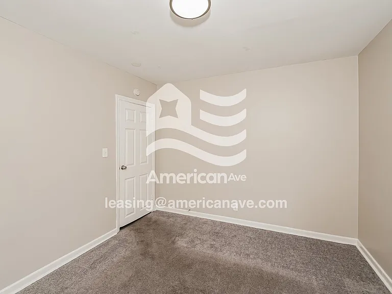 1095453_012_bedroom_13.jpg