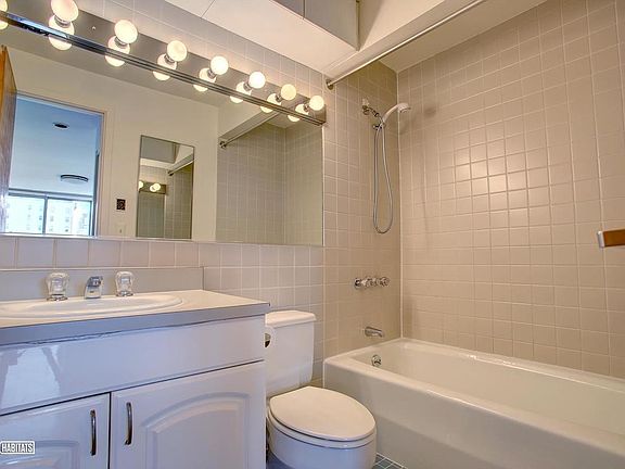 5th image of 423 Amsterdam Ave APT 5A