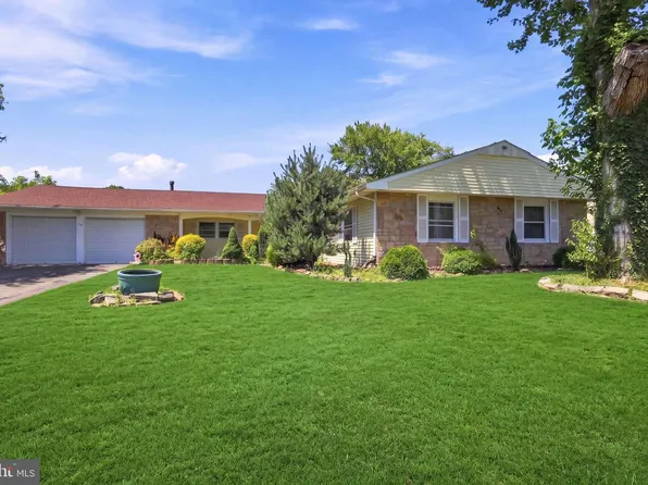 16 Terrell Ln, Willingboro, NJ 08046