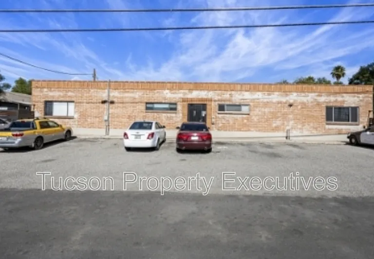 824 E 10th St #J — Photo 19