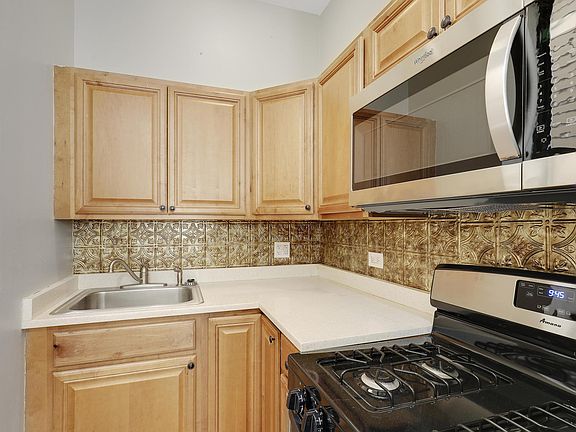 3rd image of 1726 N Sedgwick St #1F