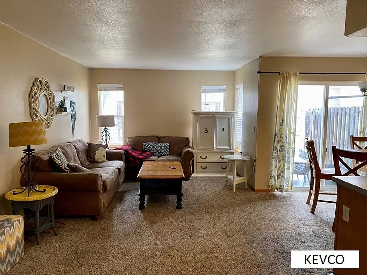 Building Photo - 1637 Westbridge Dr #J3