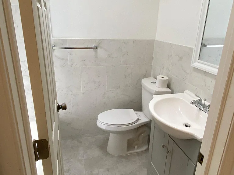 216 W Washington Ave — Photo 13