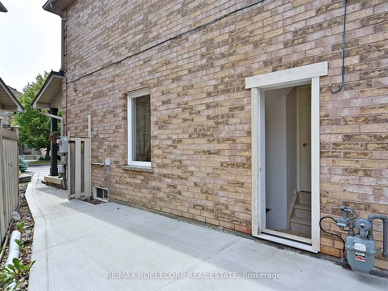 103 Foxchase Ave #16 — Photo 2