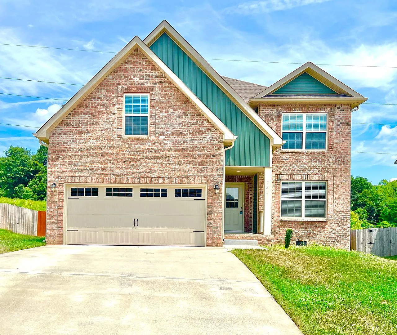 733 Banister Dr — Photo 1