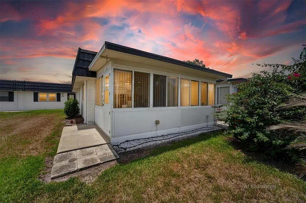 1 bed, 1.5 bath, 1020 sqft, $1,600 — Photo 2