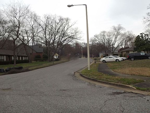 4th image of 7825 Winoak Ln
