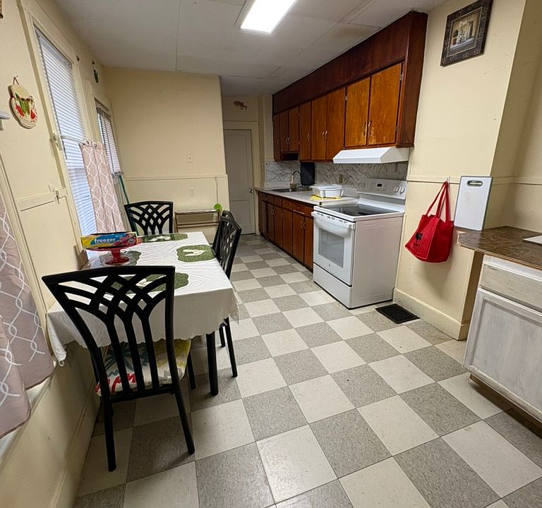 1st image of 107 Orange St #1