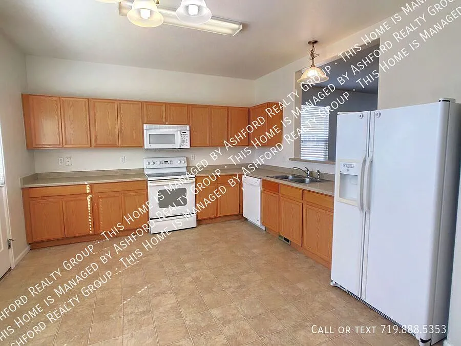 3 bed, 2.5 bath, 1507 sqft, $1,750 — Photo 4