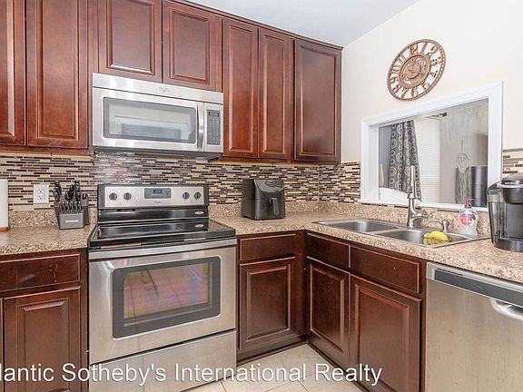 5th image of 1308 Darien Ct