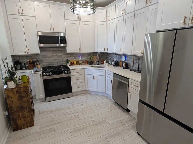 616 E St NE #A — Photo 8