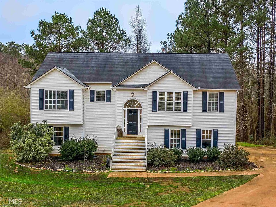 2nd image of 240 Grove Pointe Dr