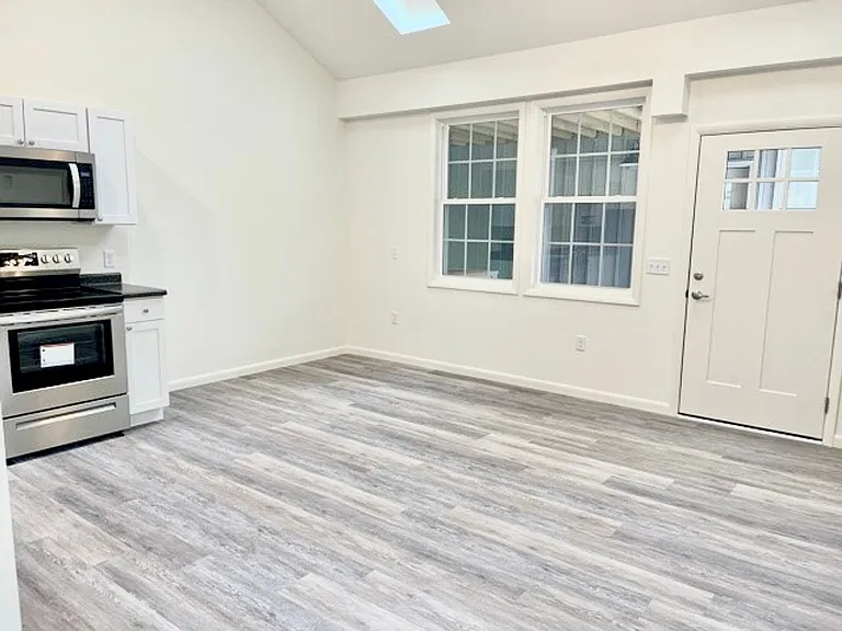 University Park Apartments near Cornell University — Photo 54