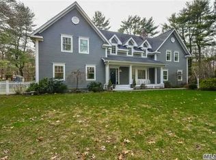 35 White Oak Tree Rd, Syosset, NY 11791