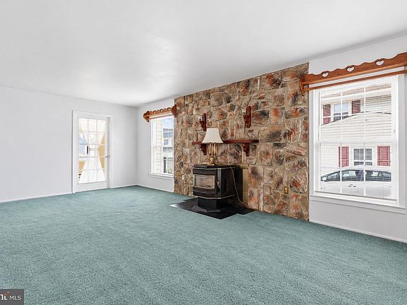 3rd image of 16 Tweed Rd