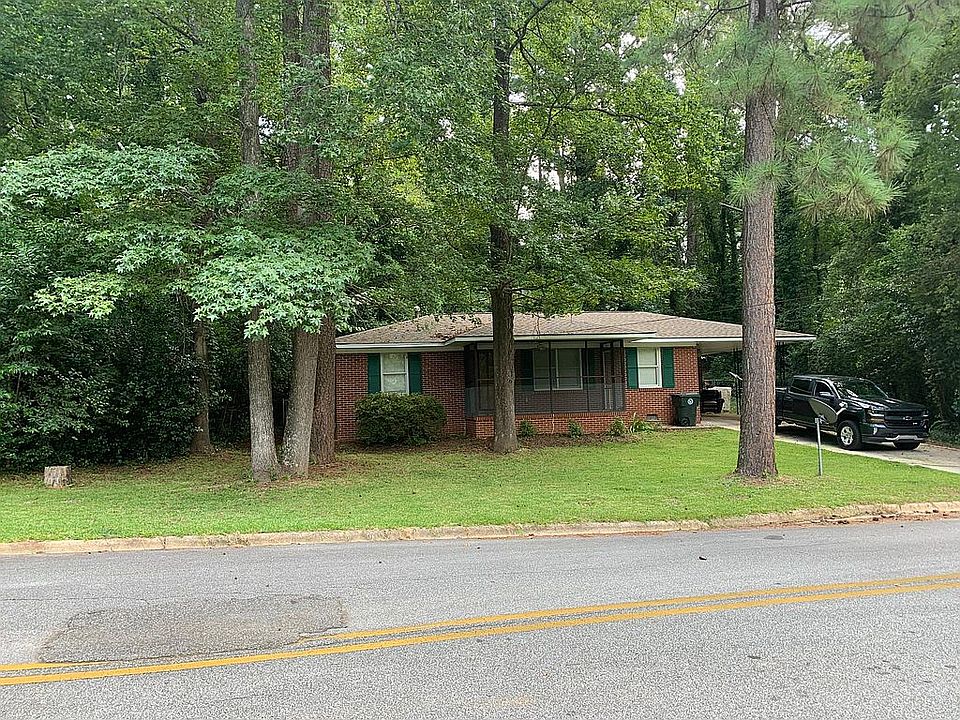 Have your own privacy on each side of house, as there is woods separating the neighbors.