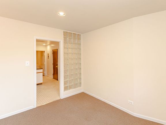 2nd image of 1555 N Milwaukee Ave APT 25