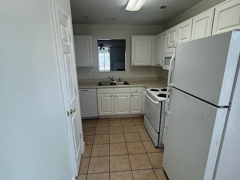 2411 Vancastle Way #103 — Photo 5