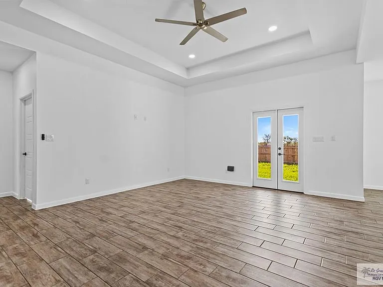 108 Faith Dr — Photo 4
