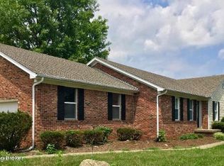 10401 Vantage Rd, Jeffersontown, KY 40299