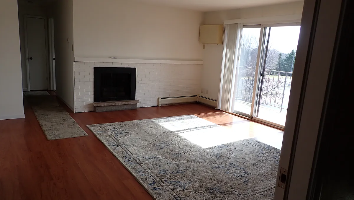 Building Photo - 5586 Guilford Rd #1