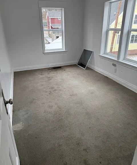 146 1/2 W Union St — Photo 11