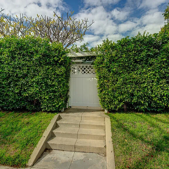1441 N Ogden Dr — Photo 23