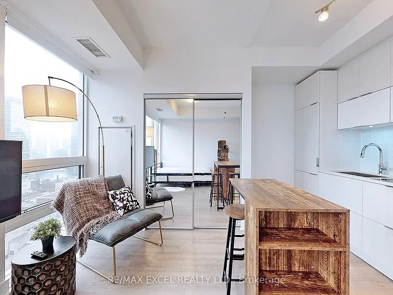 318 Richmond St W #2505 — Photo 1