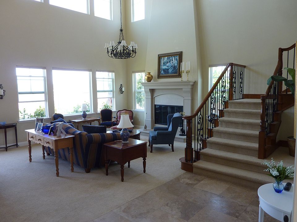 1st image of 220 Sheffield Ct