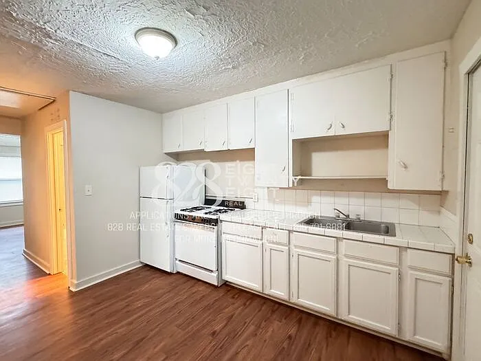 507 E Walnut St — Photo 11